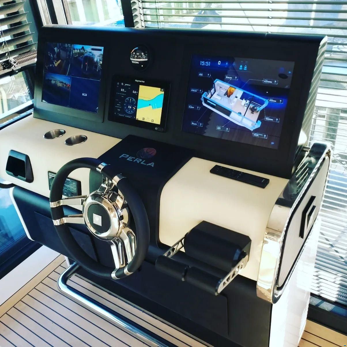 Perla Houseboat E-vision 42