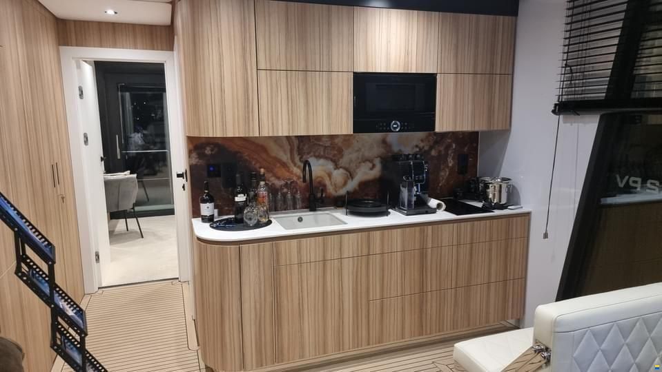 Perla Houseboat E-vision 42