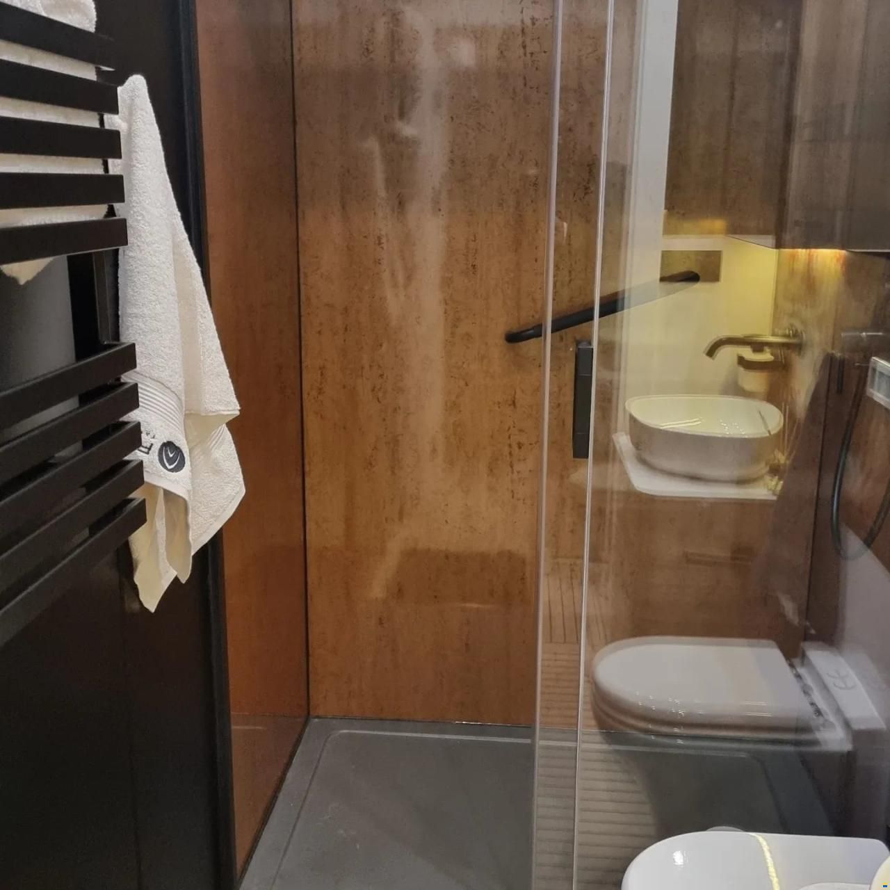Perla Houseboat E-vision 42