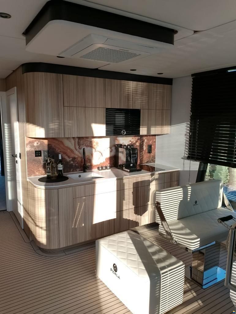Perla Houseboat E-vision 42