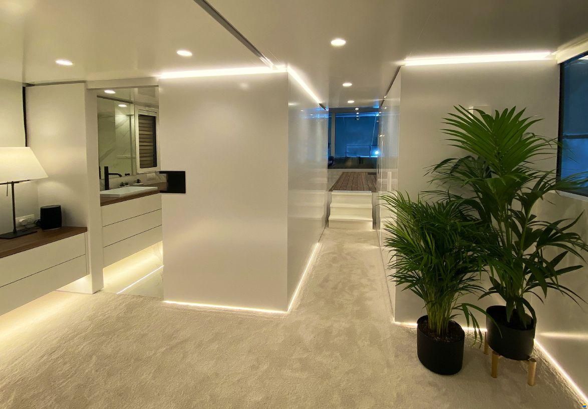 MX4 Houseboat MOAT