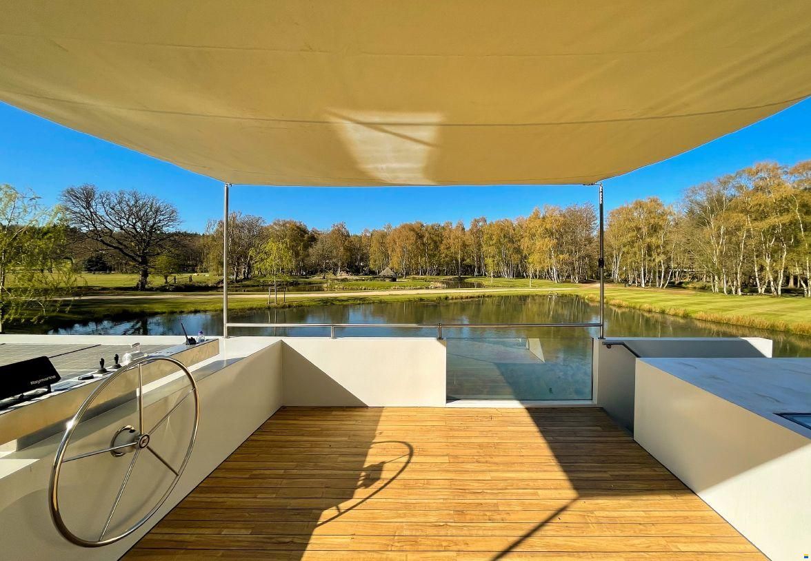 MX4 Houseboat MOAT