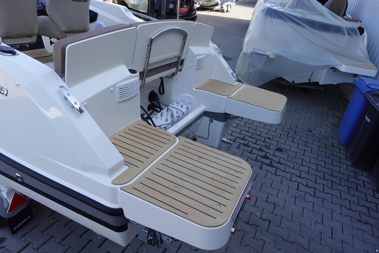 Quicksilver Activ 555 Cabin & Trailer (auf Lager)