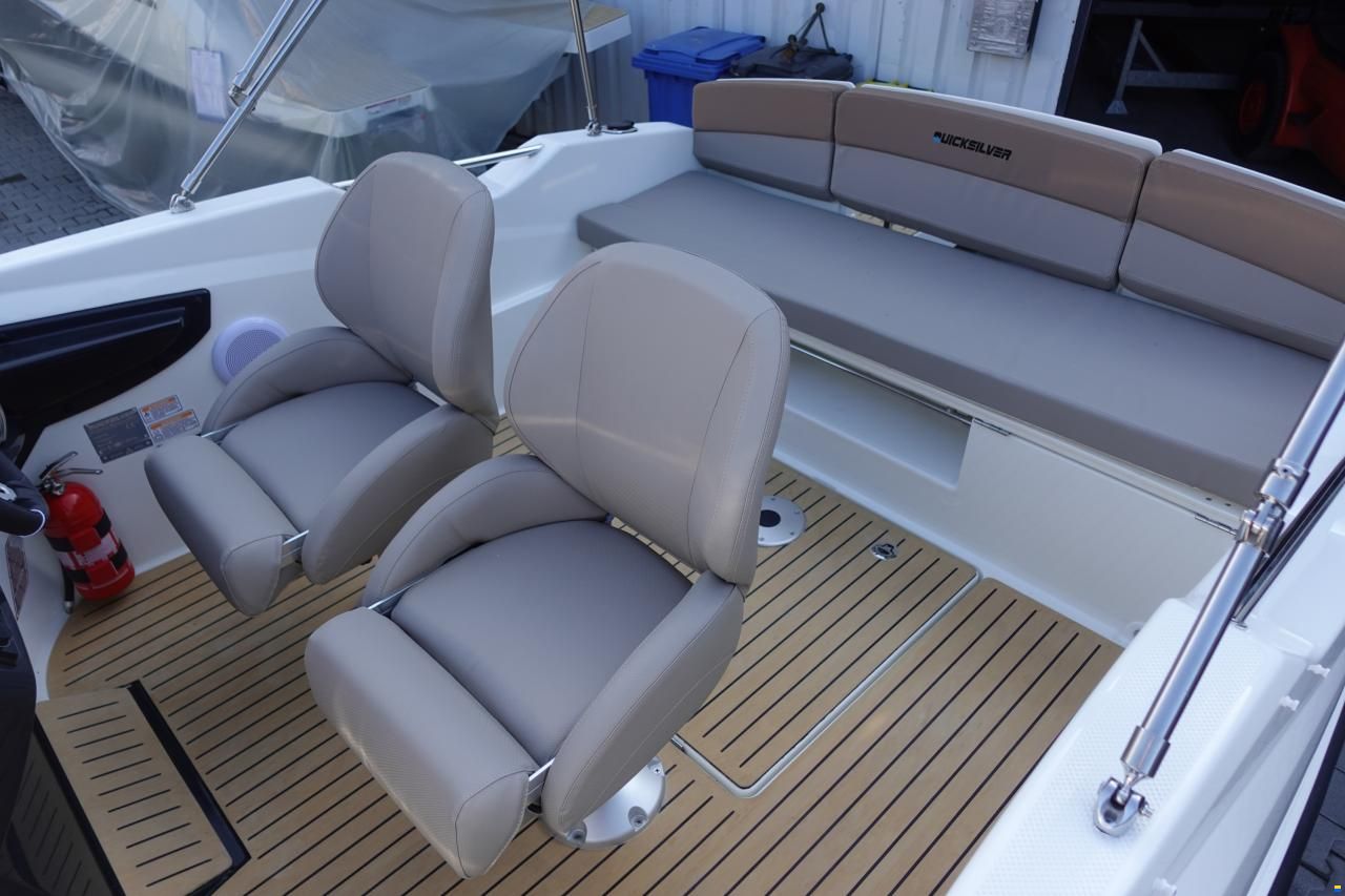 Quicksilver Activ 555 Cabin & Trailer (auf Lager)