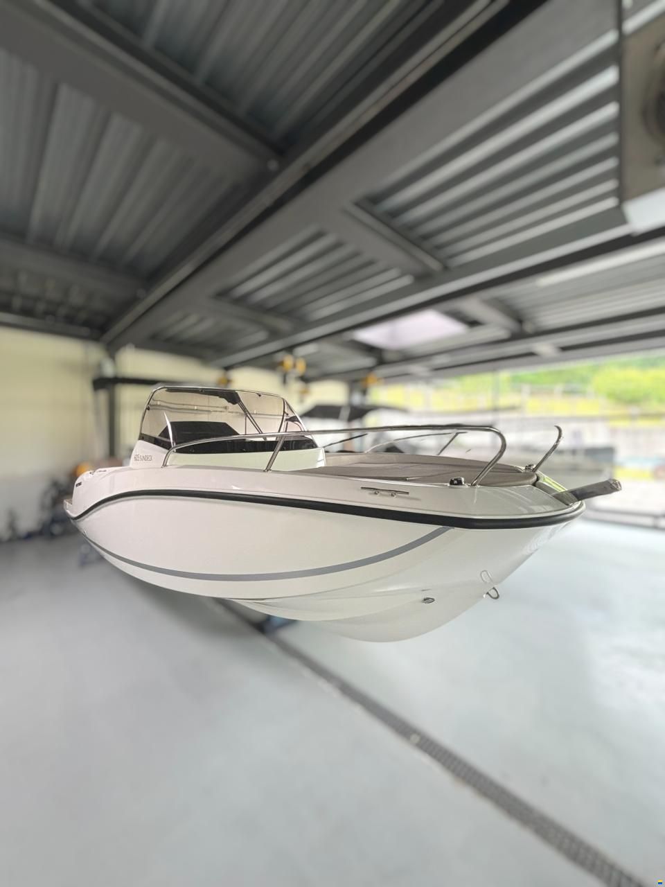 Quicksilver Activ 605 Sundeck