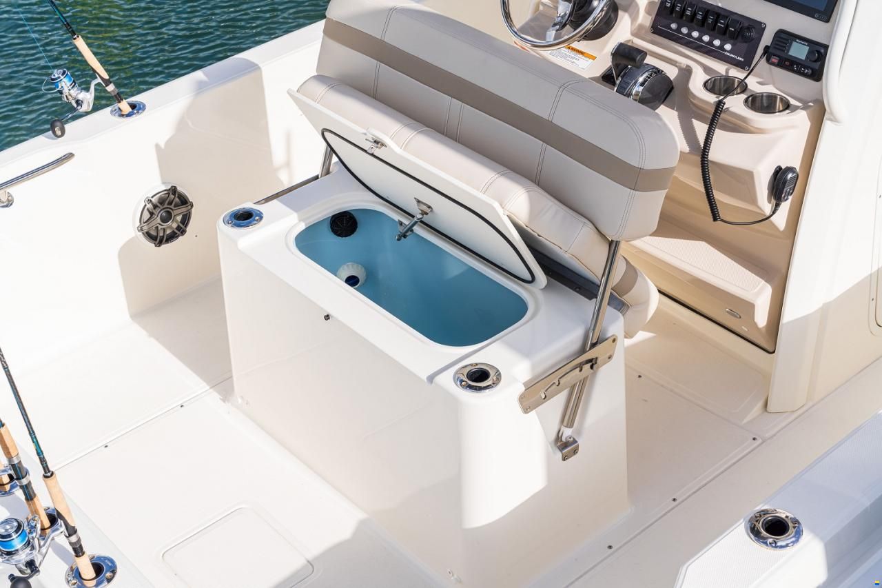 Boston Whaler 220 Dauntless