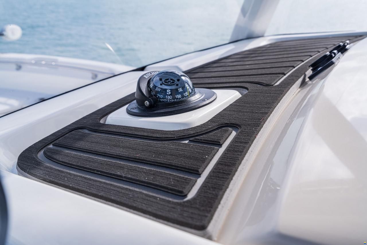 Boston Whaler 220 Dauntless