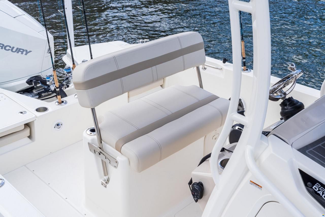 Boston Whaler 220 Dauntless