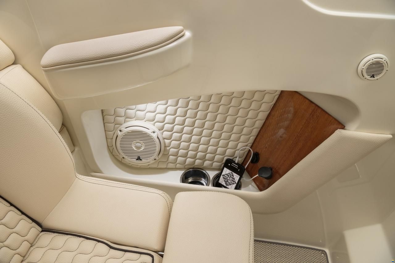 Chris Craft Launch 28 GT Outboard