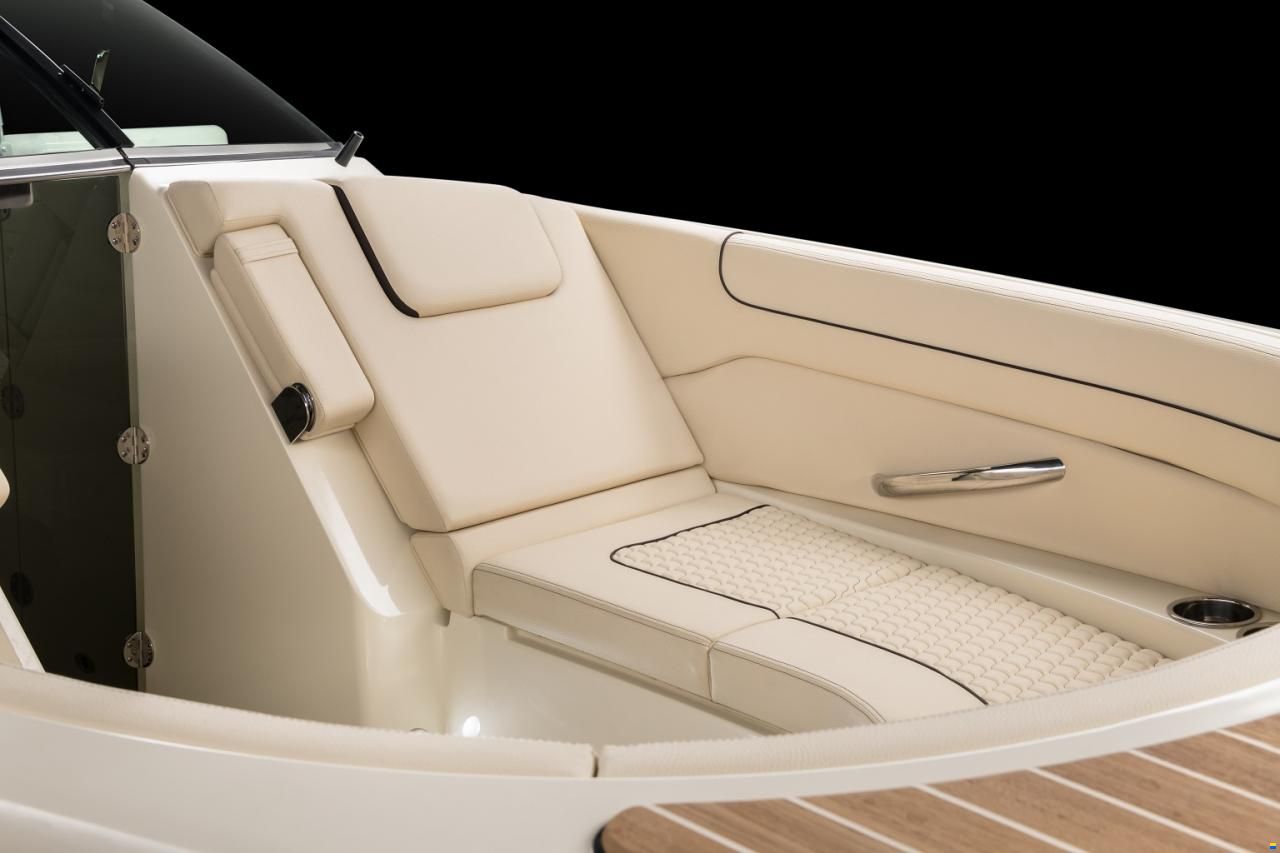 Chris Craft Launch 28 GT Outboard