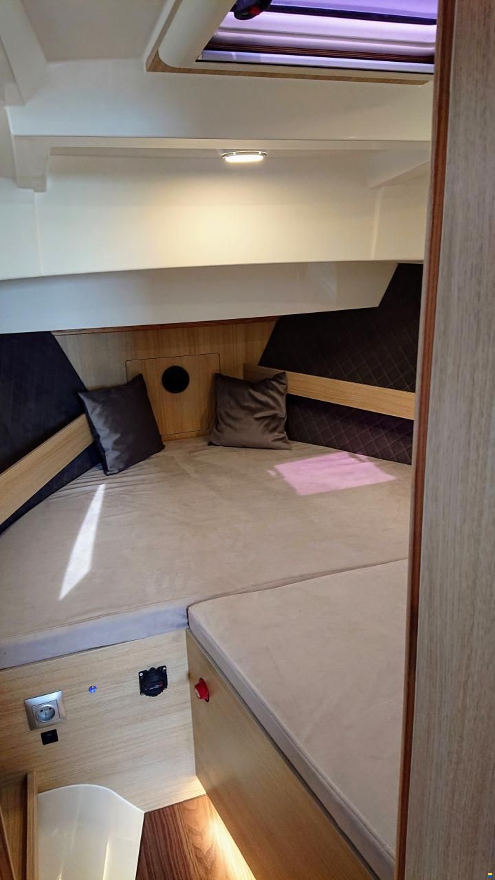 Nautic Yachts 990 / NEON 990