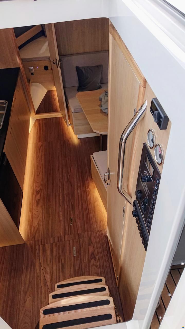 Nautic Yachts 990 / NEON 990