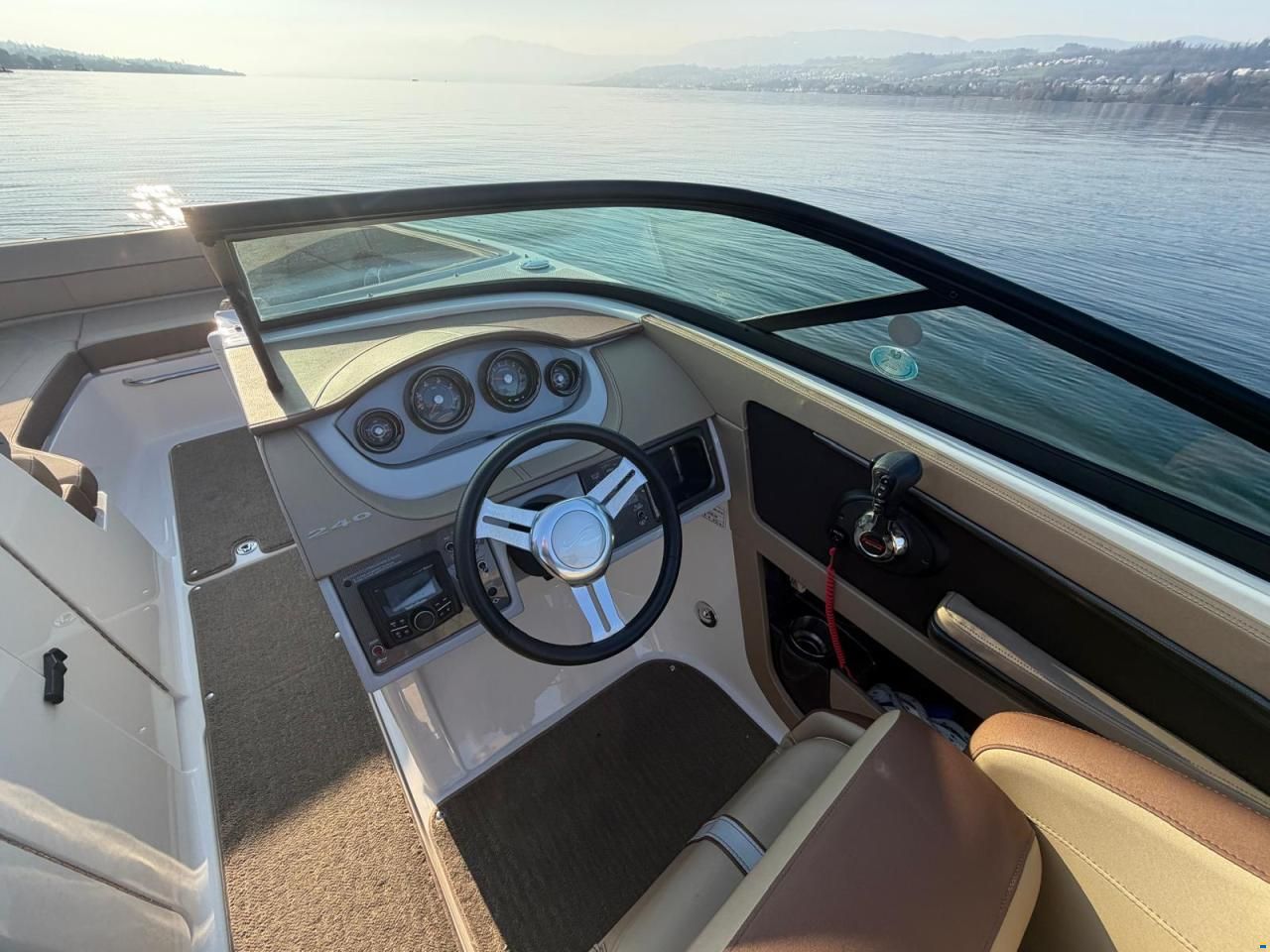 Sea Ray 240 Sundeck
