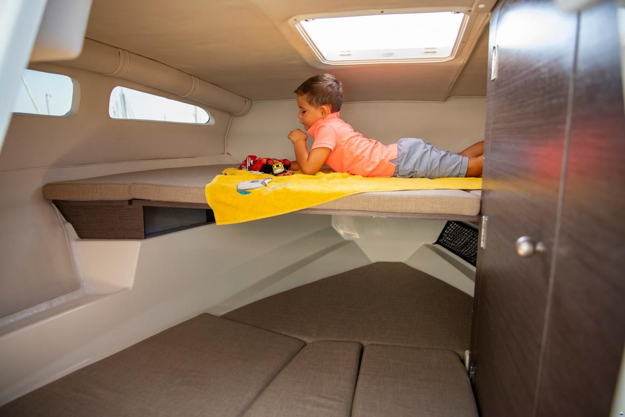 Bayliner VR6 CUDDY