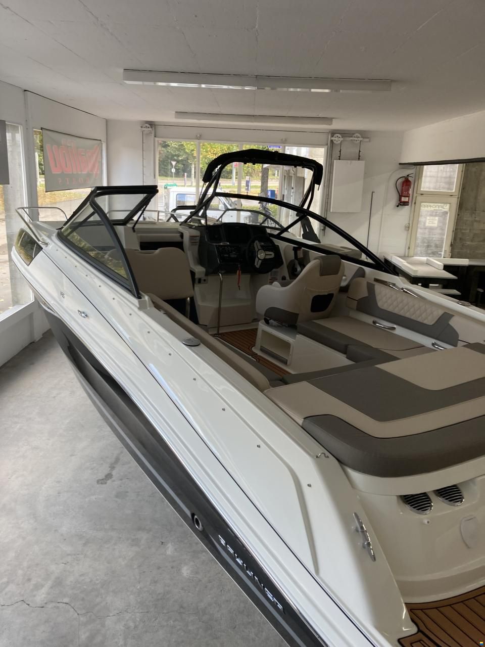 Bayliner VR6 CUDDY
