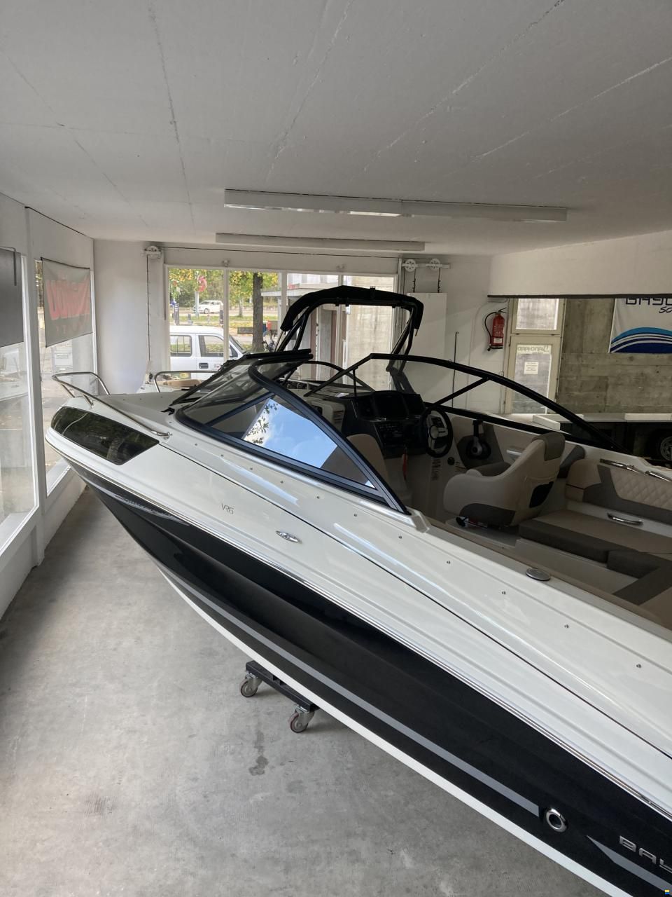 Bayliner VR6 CUDDY