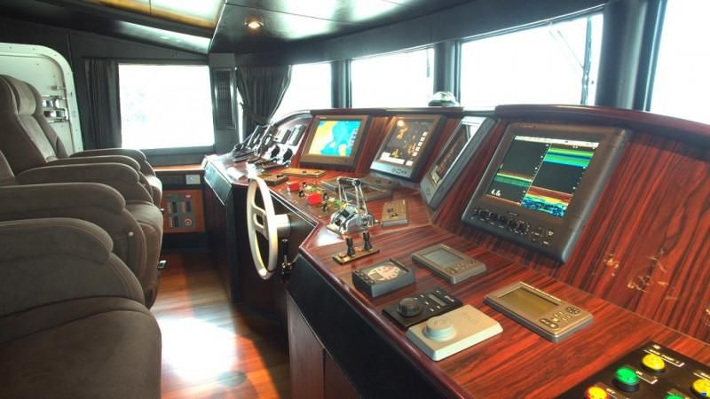 CUSTOM POWER CATAMARAN 37M