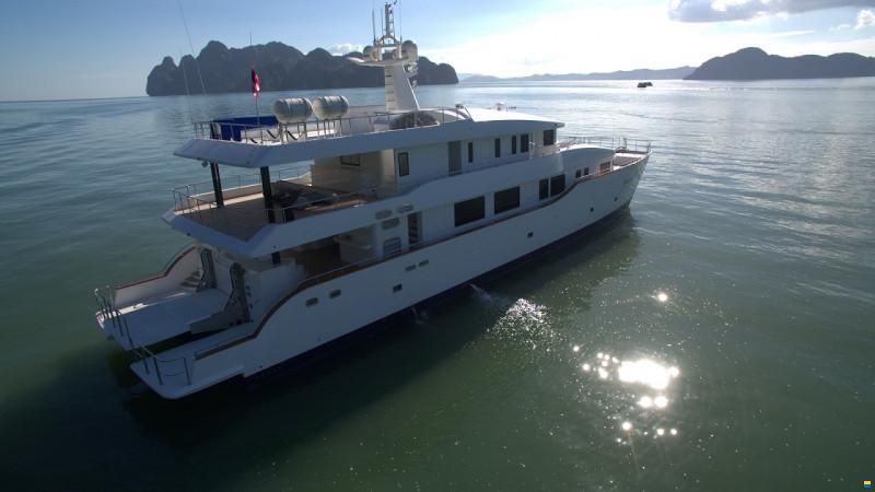 CUSTOM POWER CATAMARAN 37M