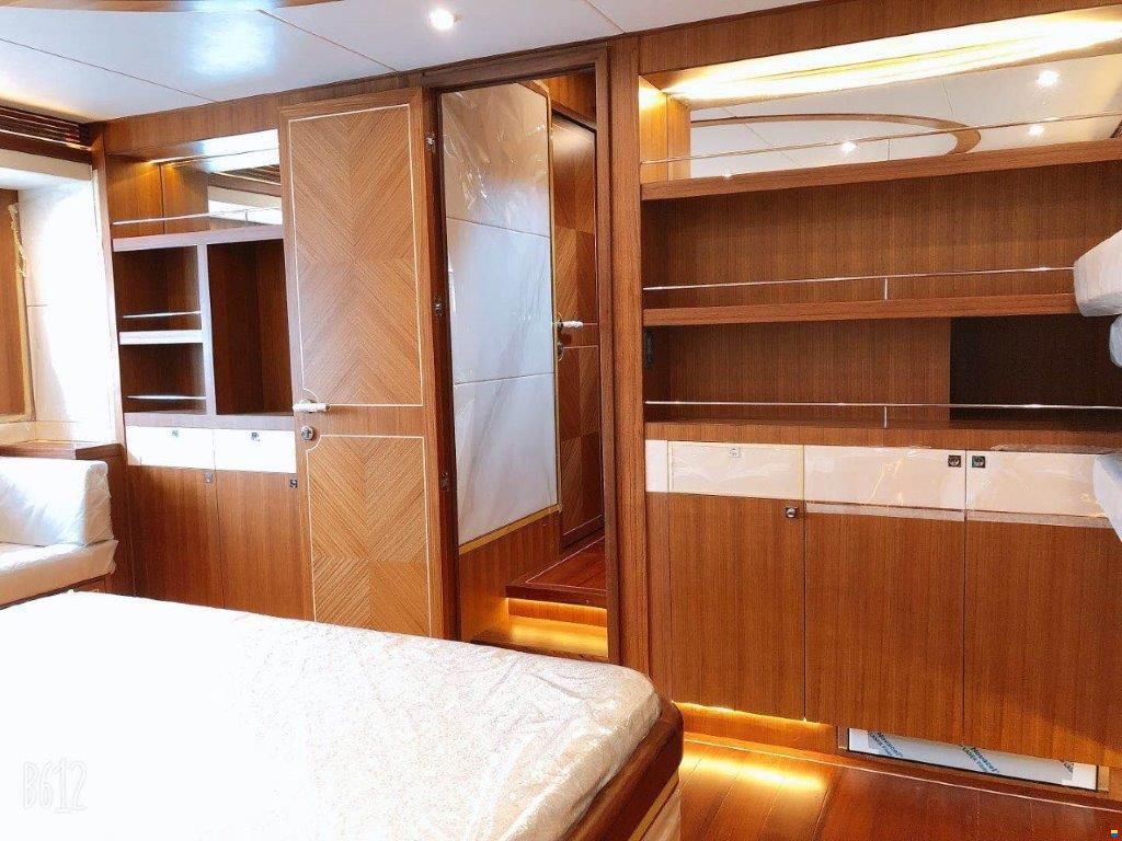Selene 60' Explorer