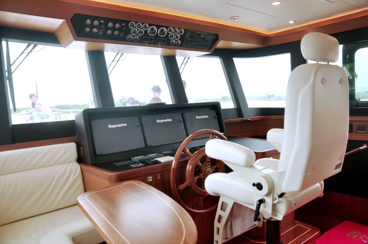 Selene 60' Explorer