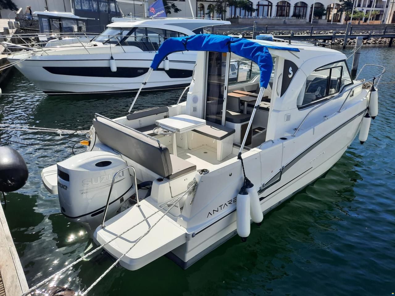 Beneteau Antares 8