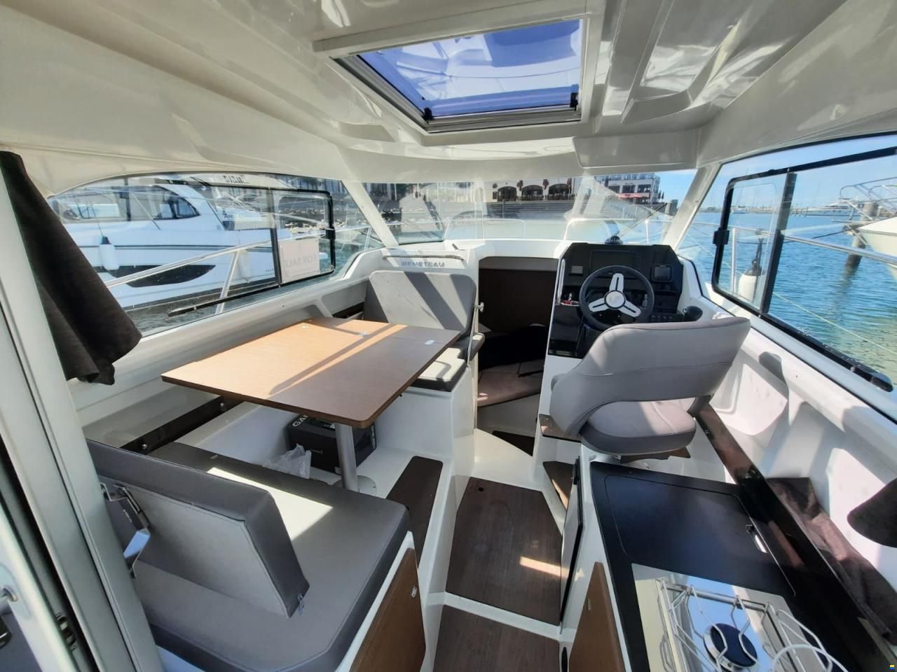Beneteau Antares 8