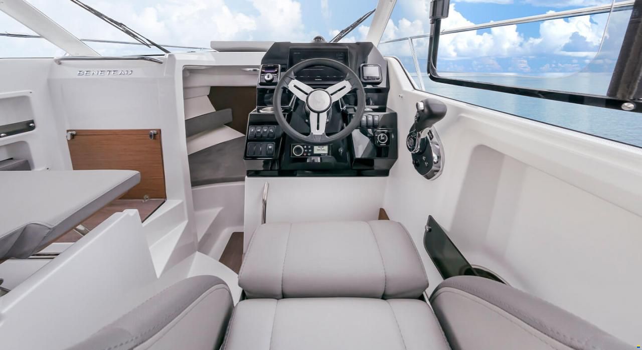 Beneteau Antares 8