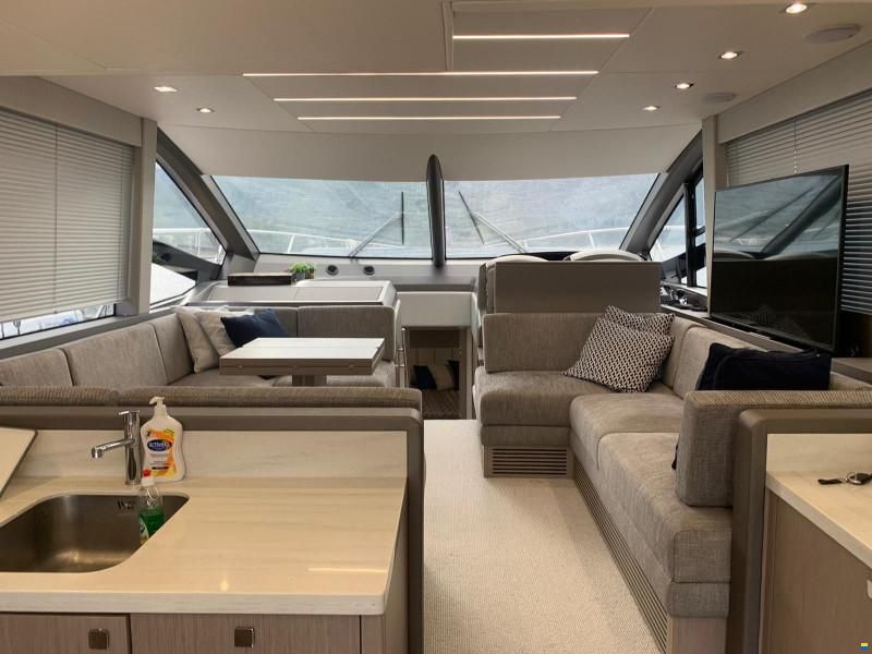 Sunseeker Manhattan 52 FLY