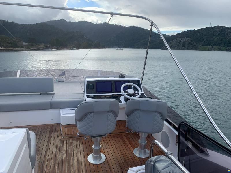 Sunseeker Manhattan 52 FLY