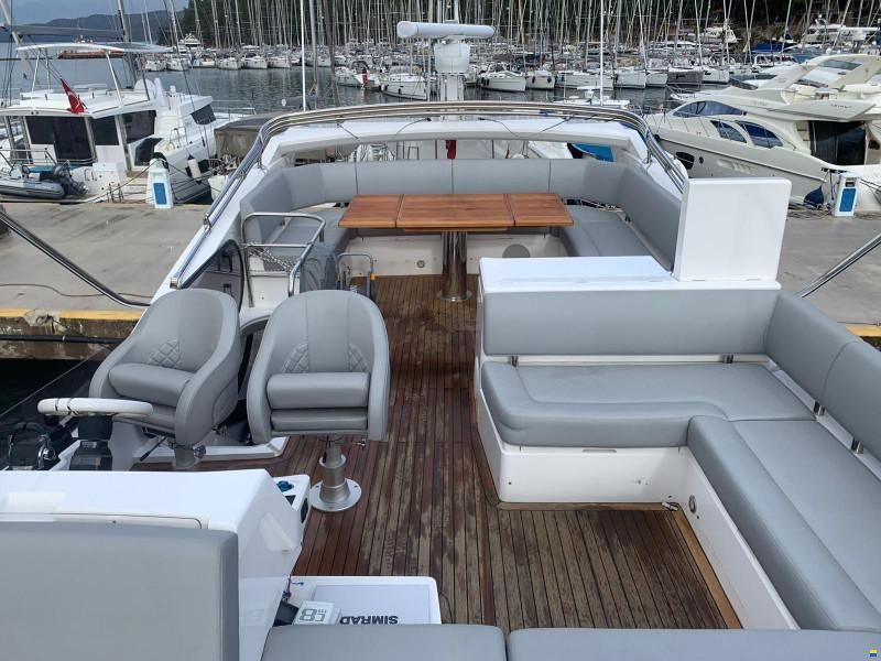 Sunseeker Manhattan 52 FLY