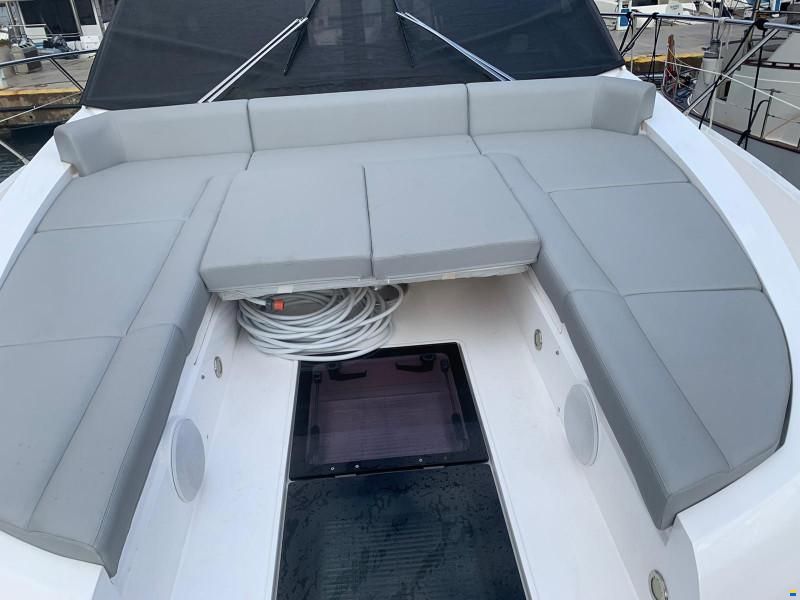 Sunseeker Manhattan 52 FLY