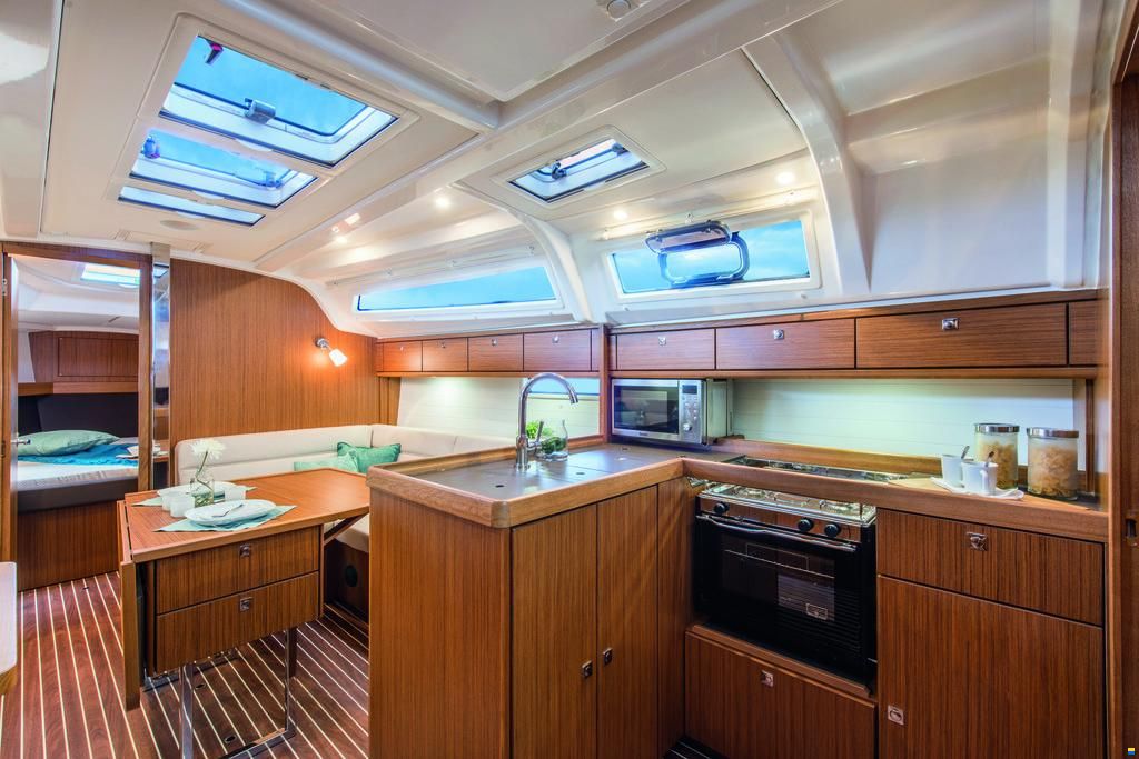 Bavaria Cruiser 37