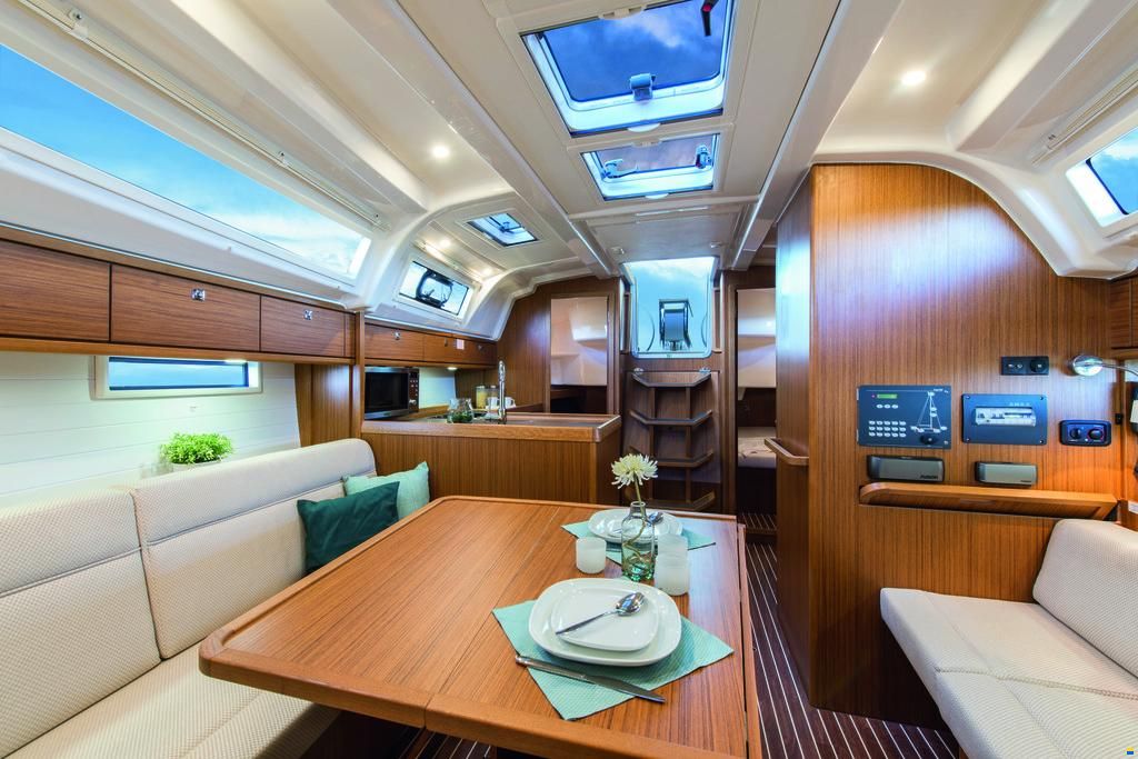 Bavaria Cruiser 37