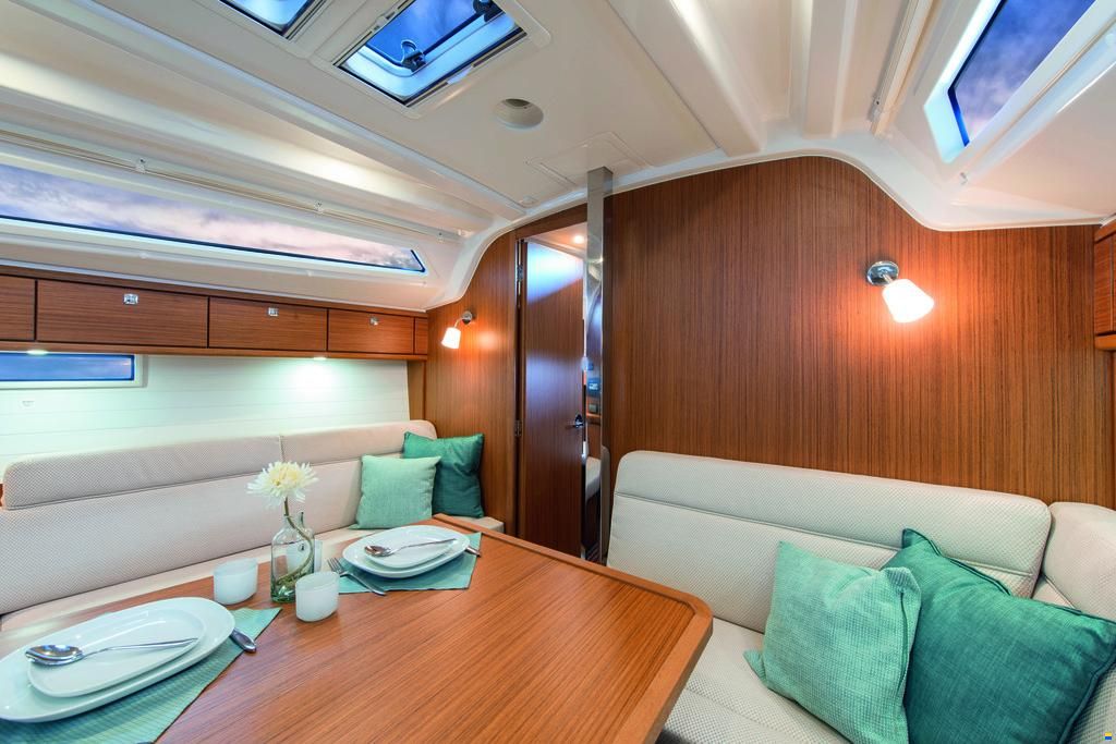 Bavaria Cruiser 37