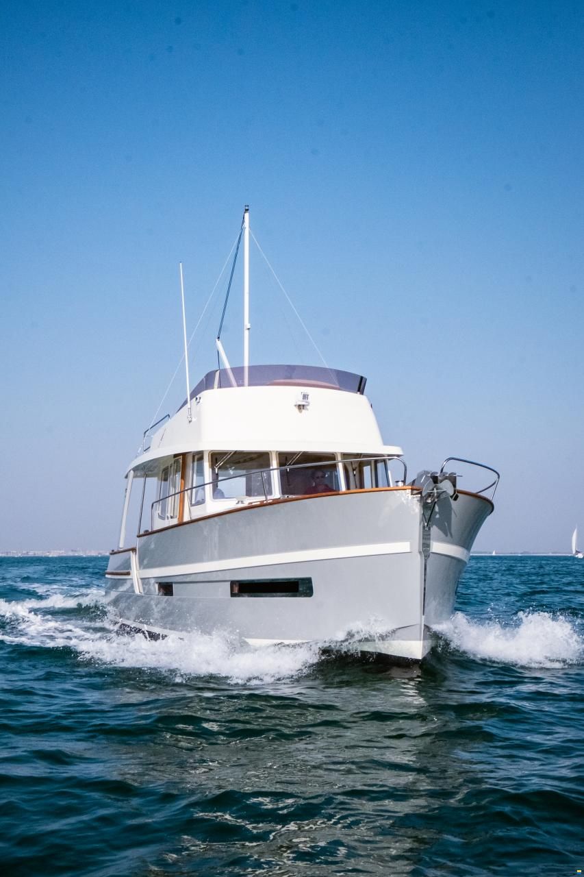 Rh&eacute;a 34 Trawler