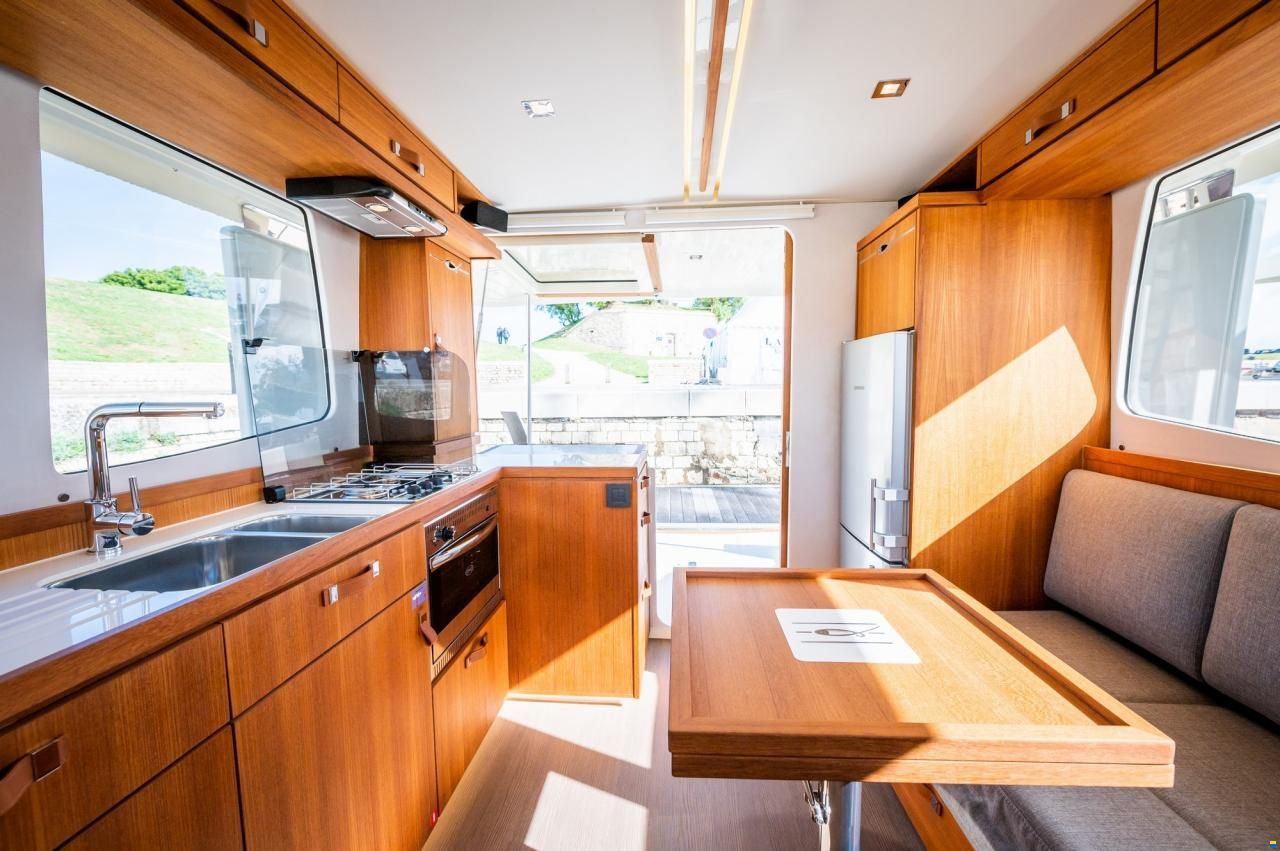 Rh&eacute;a 34 Trawler