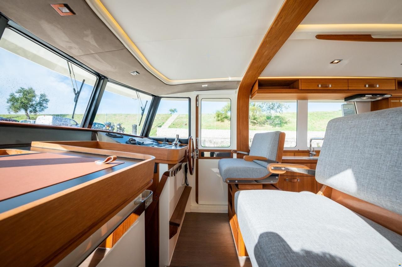 Rh&eacute;a 34 Trawler