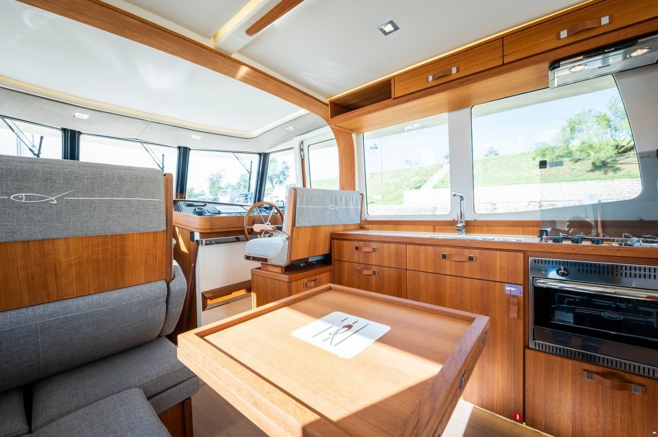Rh&eacute;a 34 Trawler