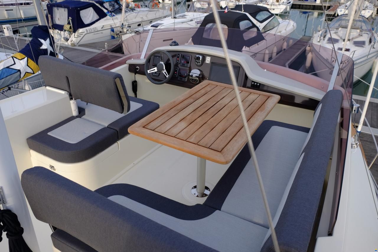 Rh&eacute;a 34 Trawler