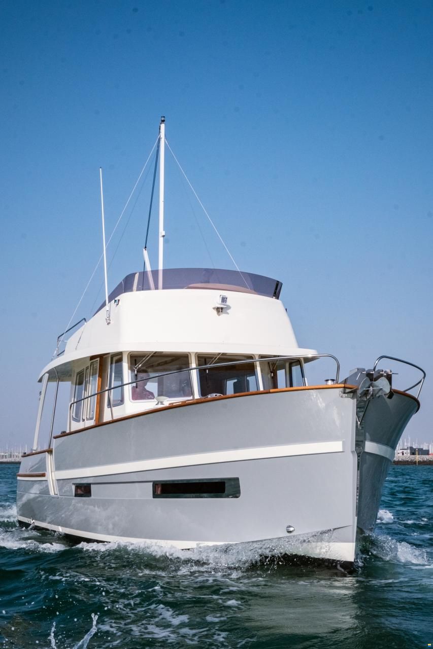 Rh&eacute;a 34 Trawler