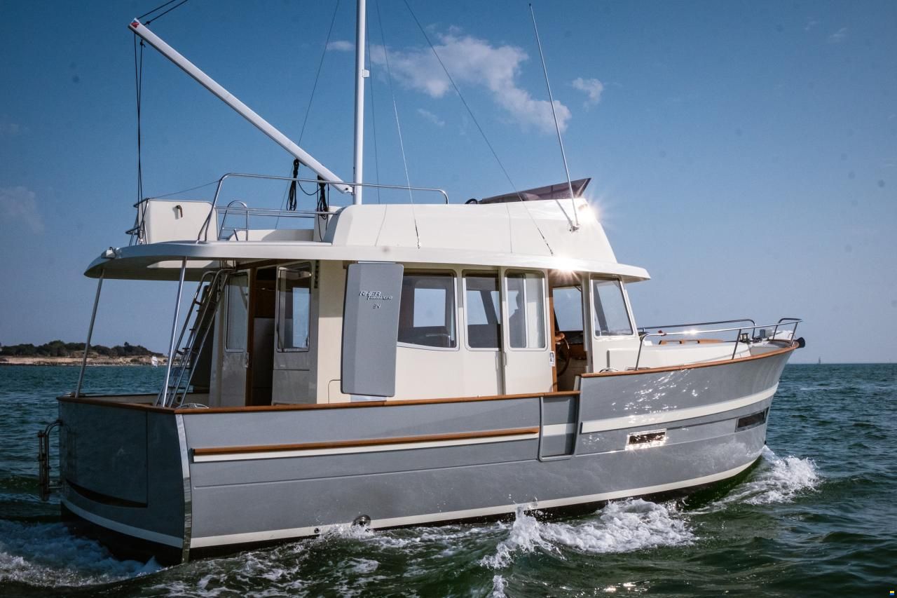 Rh&eacute;a 34 Trawler
