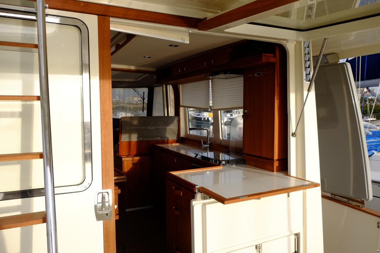 Rh&eacute;a 34 Trawler