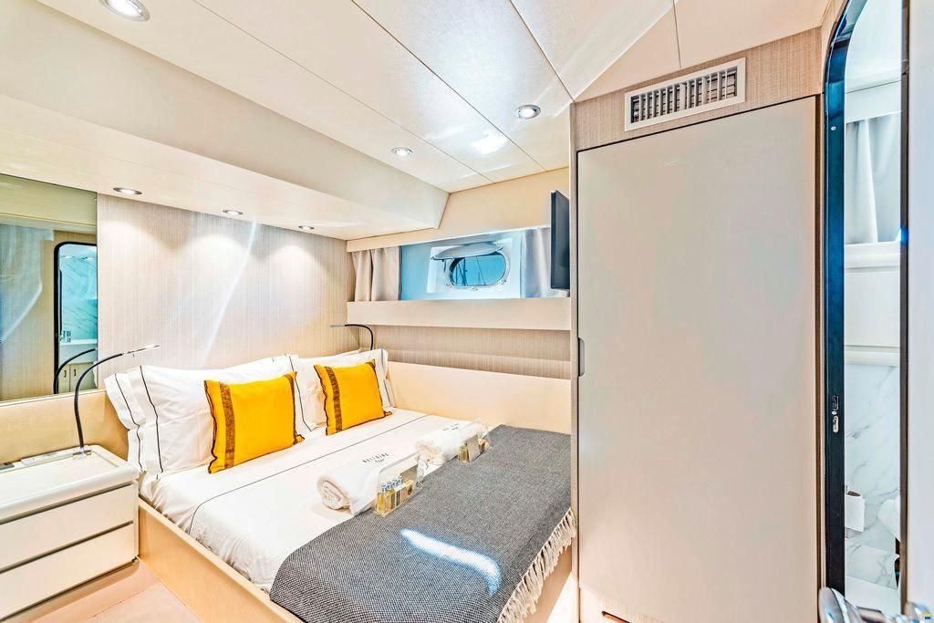 Falcon 82