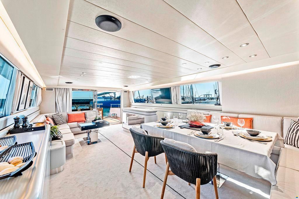 Falcon 82