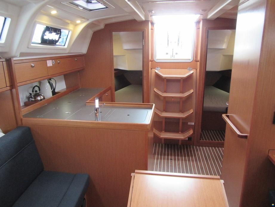 Bavaria Cruiser 37