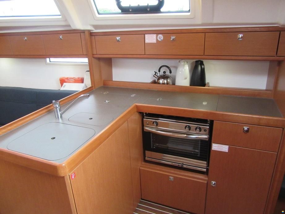 Bavaria Cruiser 37