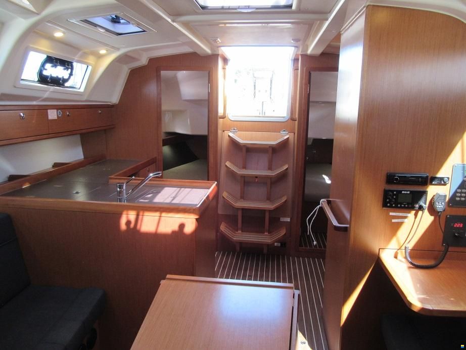 Bavaria Cruiser 37