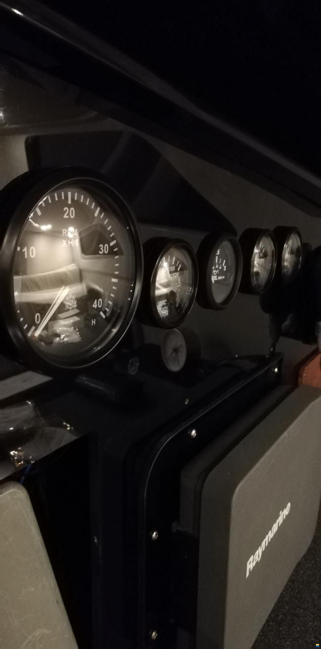 MacGregor 65 Pilot House