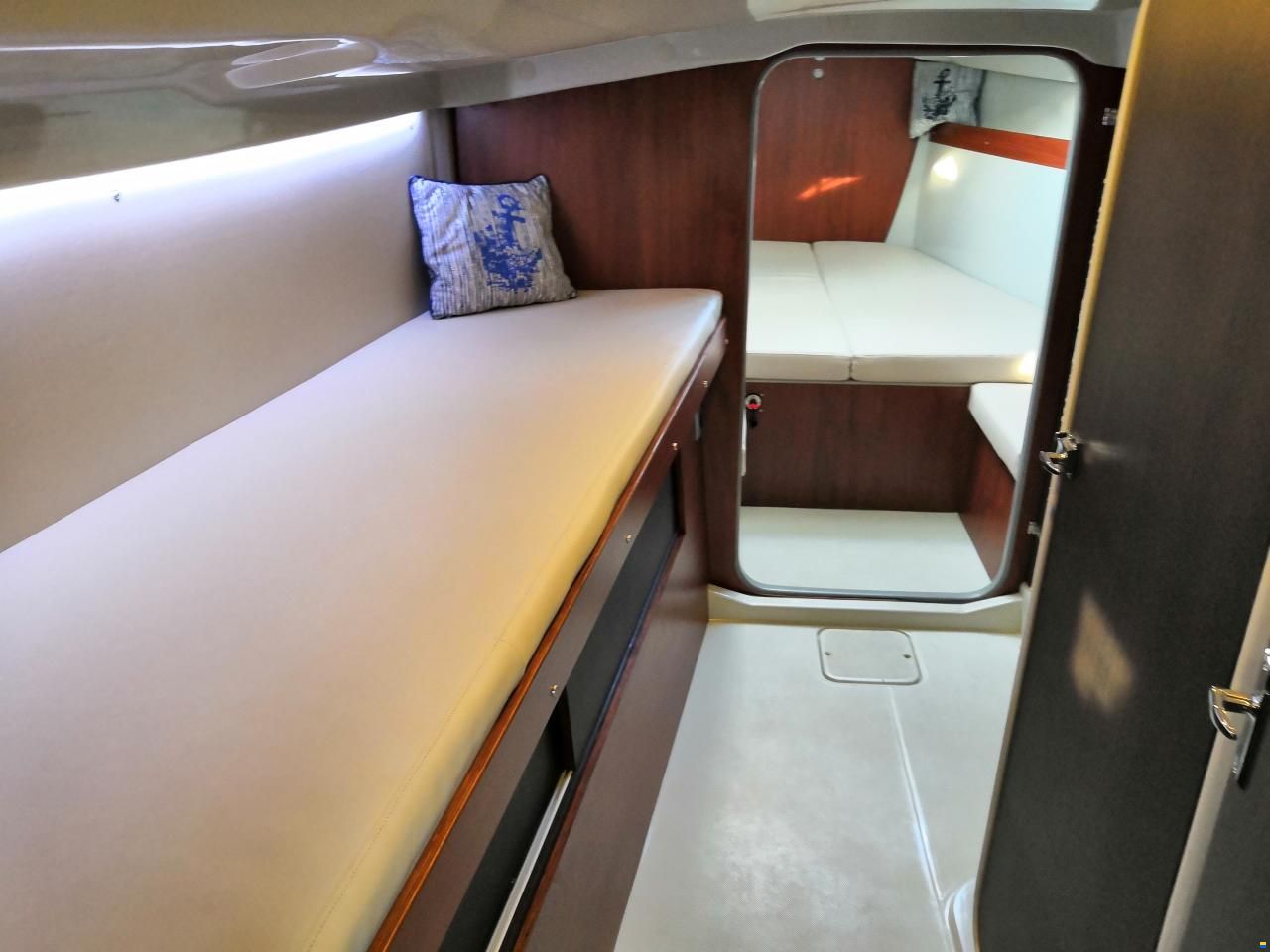 MacGregor 65 Pilot House