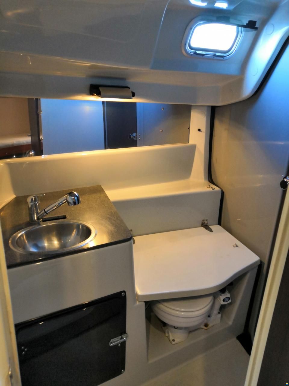MacGregor 65 Pilot House